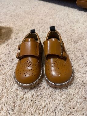 Classic Toddler Brogue Strap Shoes in Tan
